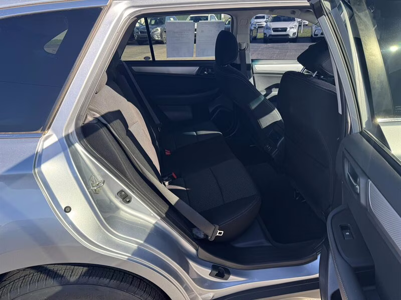 2019 Ice Silver Metallic Subaru Outback 2.5i Premium AWD Crossover