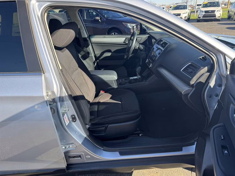 2019 Ice Silver Metallic Subaru Outback 2.5i Premium AWD Crossover