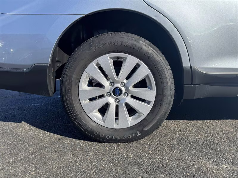 2019 Ice Silver Metallic Subaru Outback 2.5i Premium AWD Crossover