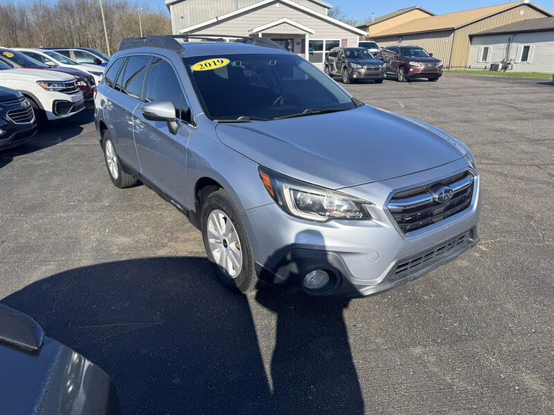 2019 Ice Silver Metallic Subaru Outback 2.5i Premium AWD Crossover