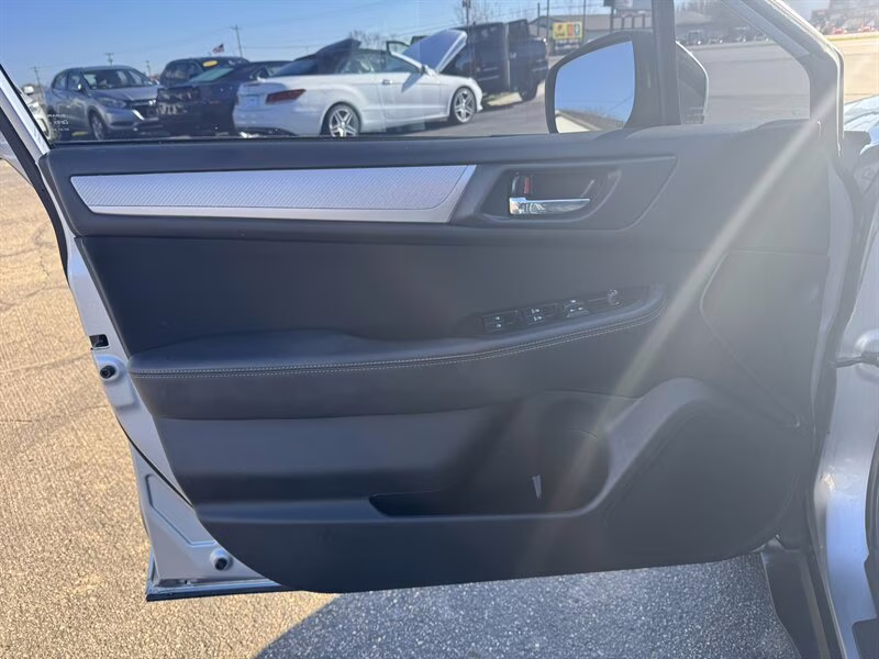 2019 Ice Silver Metallic Subaru Outback 2.5i Premium AWD Crossover