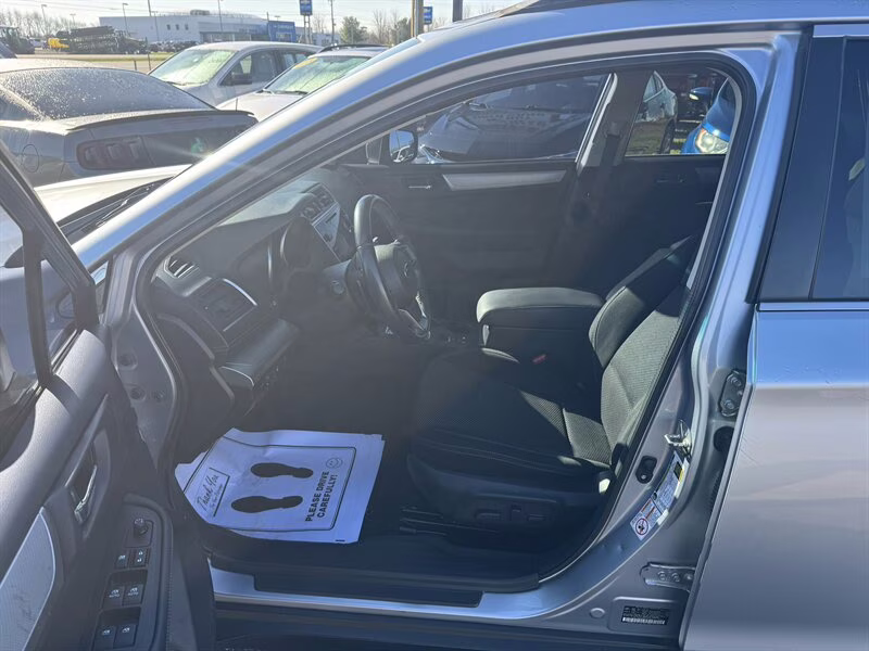 2019 Ice Silver Metallic Subaru Outback 2.5i Premium AWD Crossover