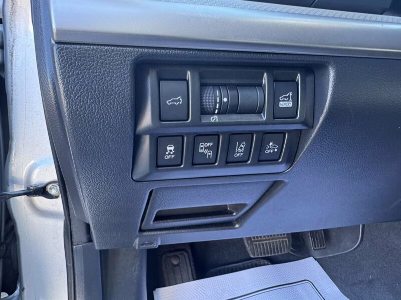 2019 Ice Silver Metallic Subaru Outback 2.5i Premium AWD Crossover