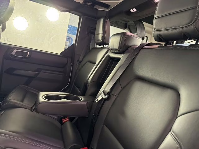 2025 Oxford White Ford Bronco Badlands 4X4 SUV