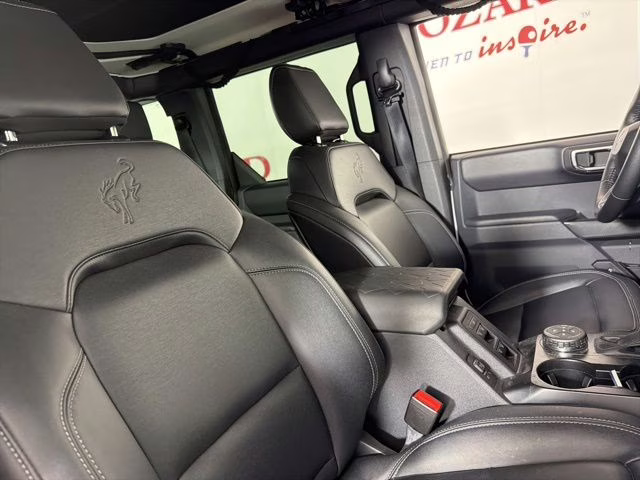 2025 Oxford White Ford Bronco Badlands 4X4 SUV