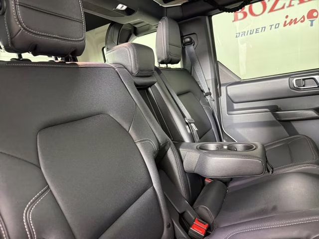 2025 Oxford White Ford Bronco Badlands 4X4 SUV