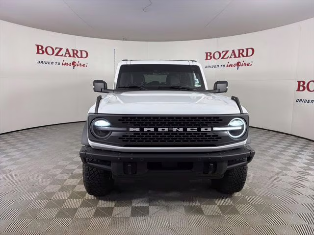 2025 Oxford White Ford Bronco Badlands 4X4 SUV