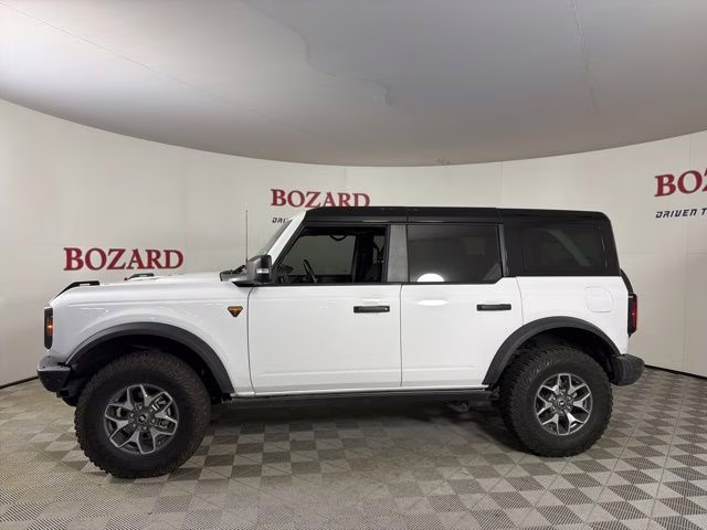 2025 Oxford White Ford Bronco Badlands 4X4 SUV