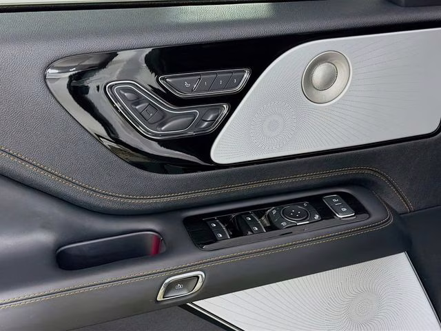 2025 White Metallic Lincoln Aviator Black Label AWD SUV