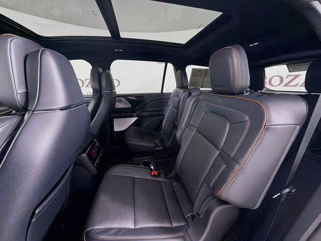 2025 White Metallic Lincoln Aviator Black Label AWD SUV