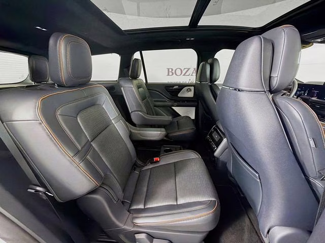 2025 White Metallic Lincoln Aviator Black Label AWD SUV