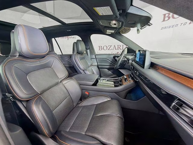 2025 White Metallic Lincoln Aviator Black Label AWD SUV