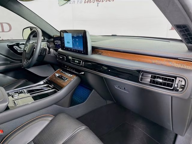 2025 White Metallic Lincoln Aviator Black Label AWD SUV