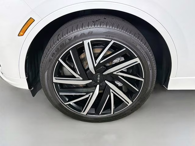 2025 White Metallic Lincoln Aviator Black Label AWD SUV
