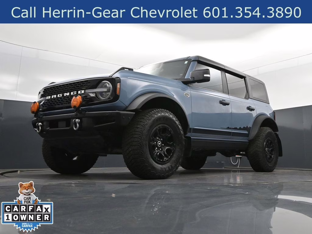 2023 Azure Gray Metallic Tri-Coat Ford Bronco Wildtrak 4X4 SUV