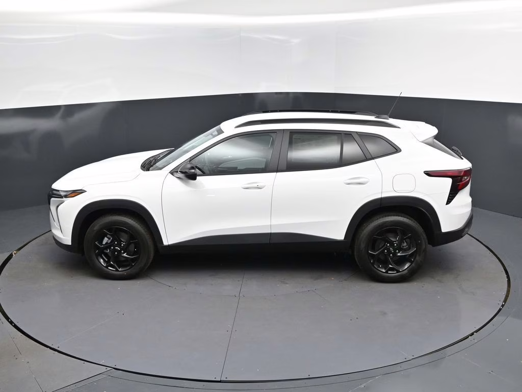 2026 Summit White Chevrolet Trax LT FWD SUV