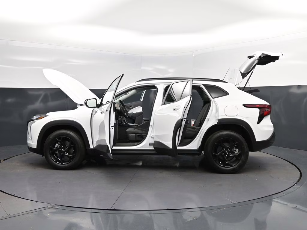 2026 Summit White Chevrolet Trax LT FWD SUV