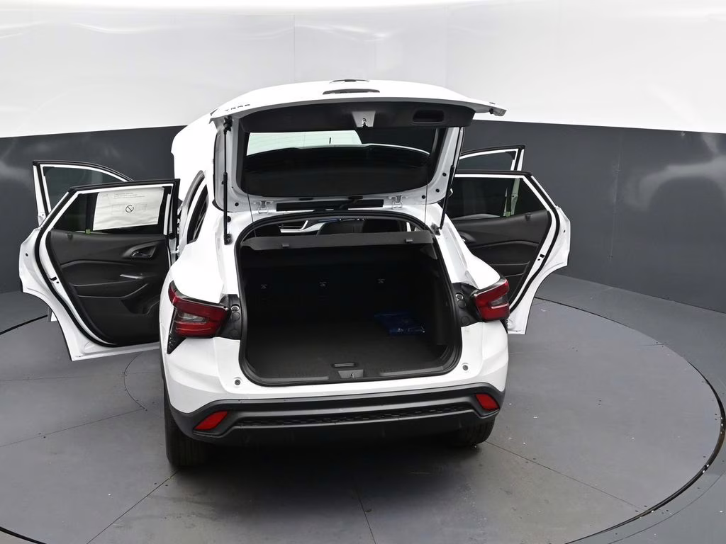 2026 Summit White Chevrolet Trax LT FWD SUV