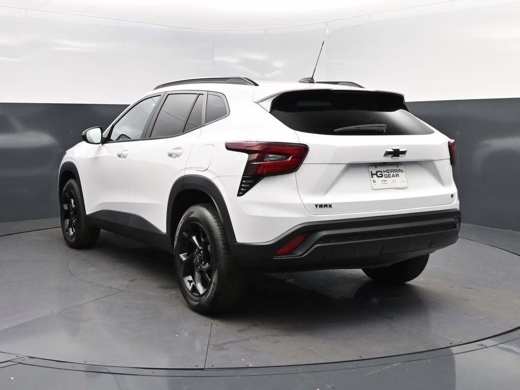 2026 Summit White Chevrolet Trax LT FWD SUV