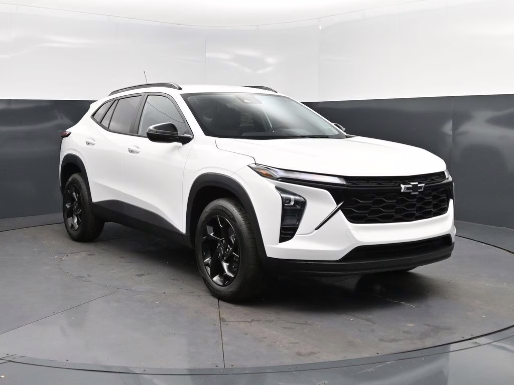 2026 Summit White Chevrolet Trax LT FWD SUV