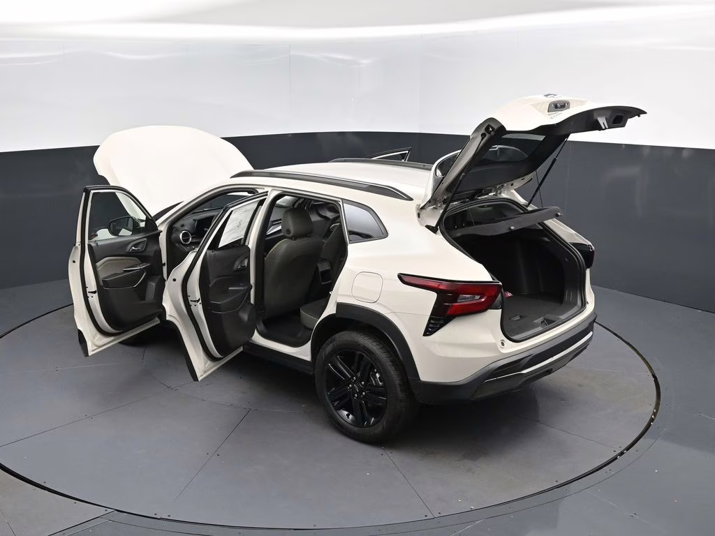 2026 White Chevrolet Trax ACTIV FWD SUV