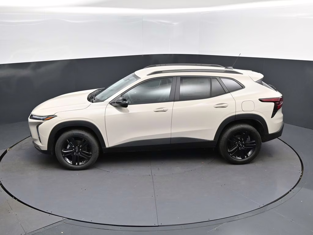 2026 White Chevrolet Trax ACTIV FWD SUV