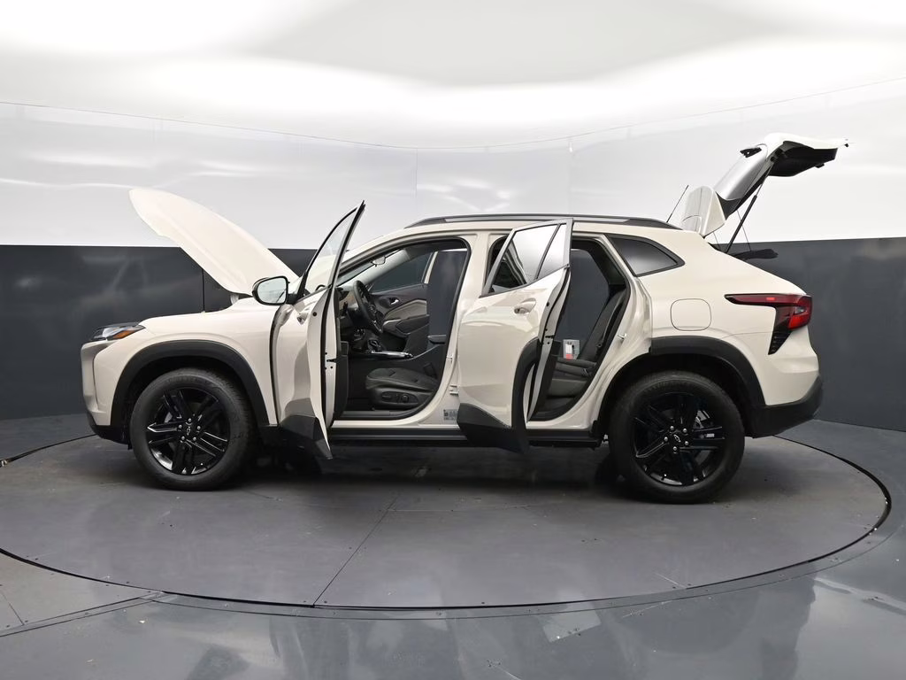 2026 White Chevrolet Trax ACTIV FWD SUV