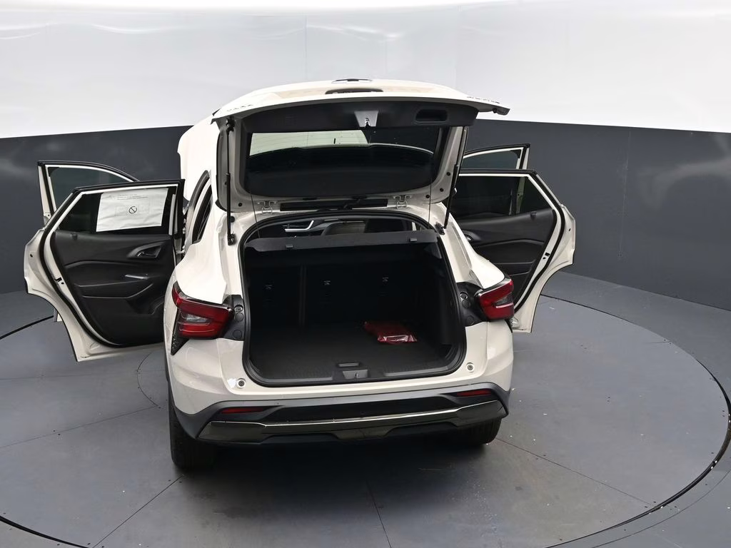 2026 White Chevrolet Trax ACTIV FWD SUV