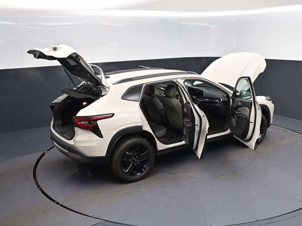 2026 White Chevrolet Trax ACTIV FWD SUV