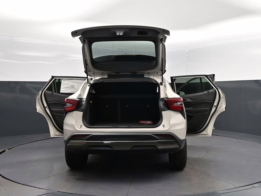2026 White Chevrolet Trax ACTIV FWD SUV