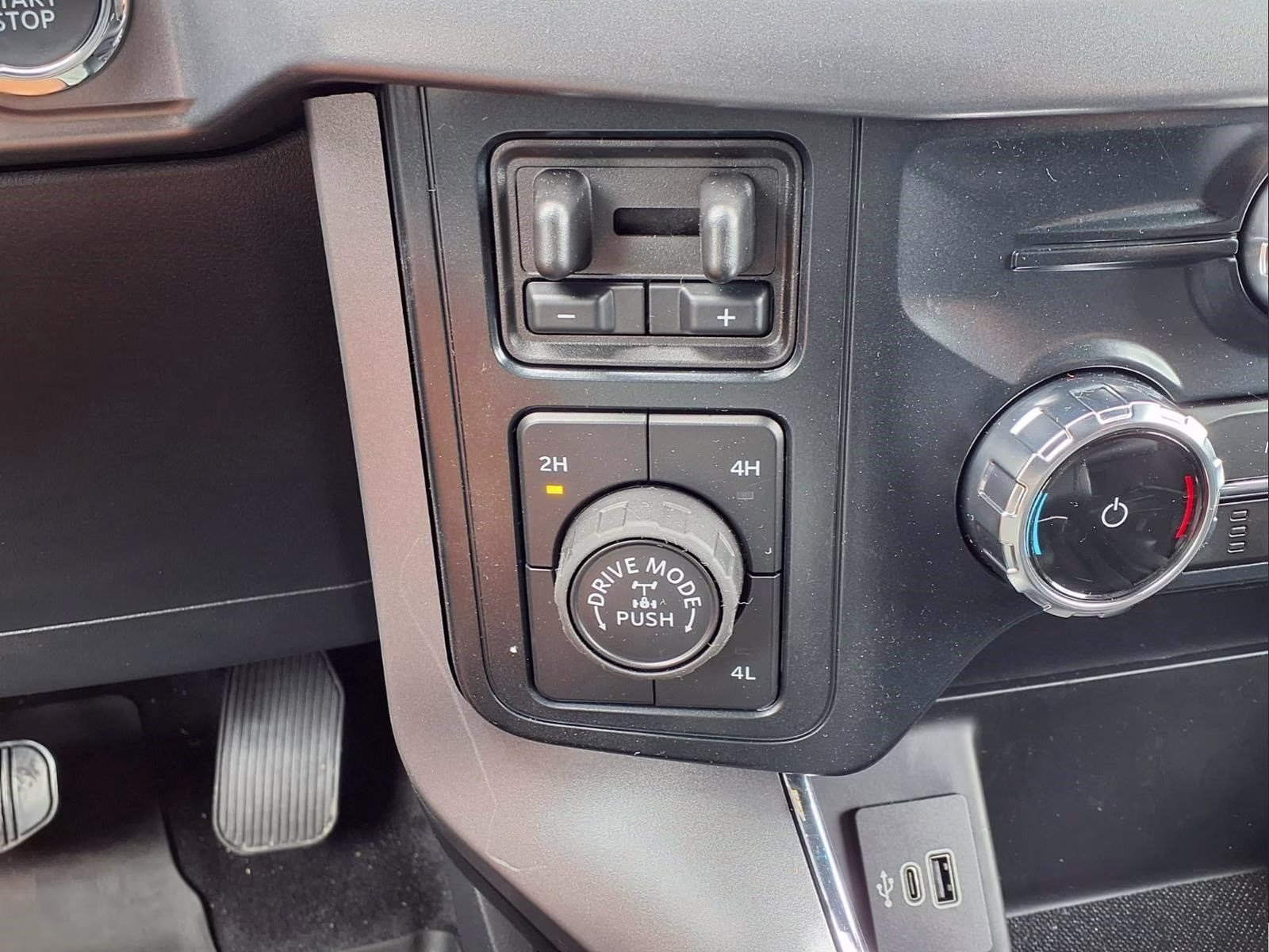 2026 Avalanche Ford F-150 XLT 4X4 Truck