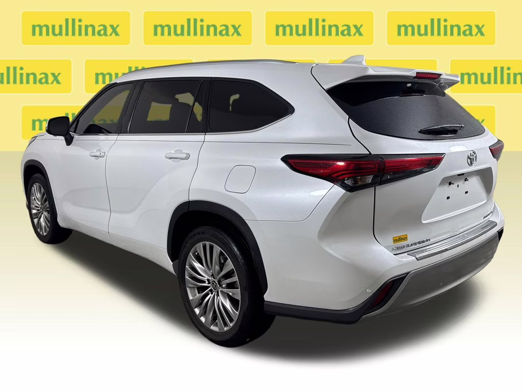 2023 Wind Chill Pearl Toyota Highlander Platinum FWD SUV