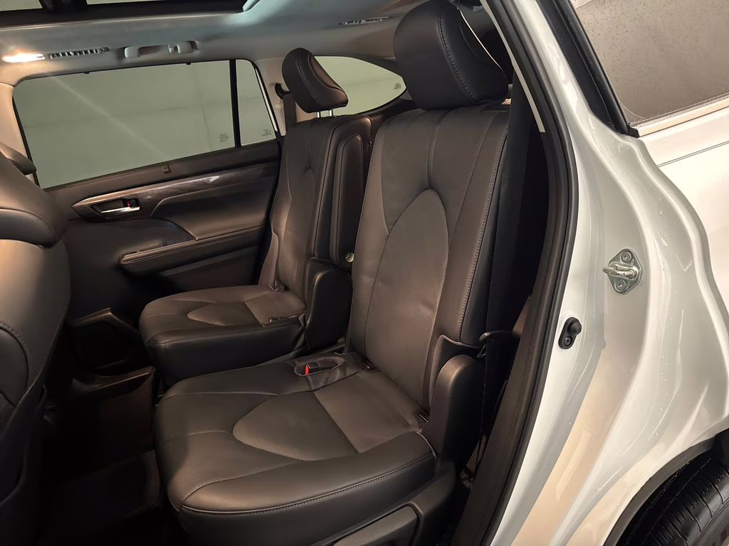 2023 Wind Chill Pearl Toyota Highlander Platinum FWD SUV