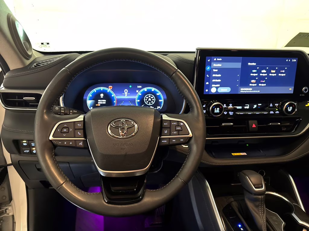 2023 Wind Chill Pearl Toyota Highlander Platinum FWD SUV