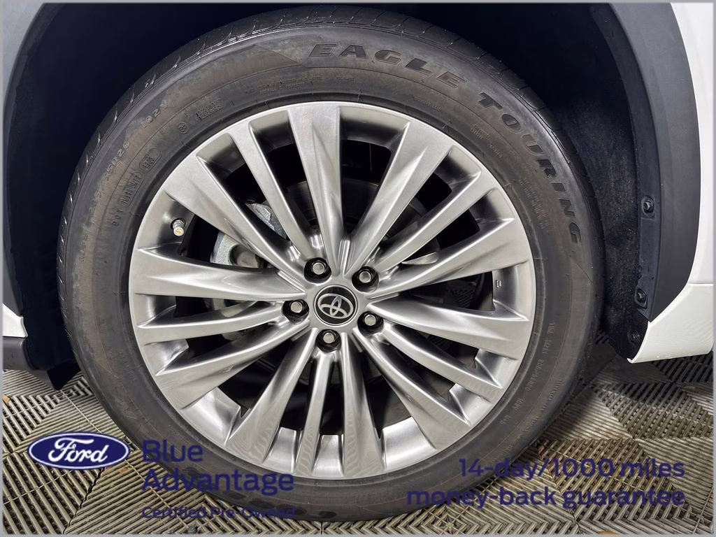 2023 Wind Chill Pearl Toyota Highlander Platinum FWD SUV