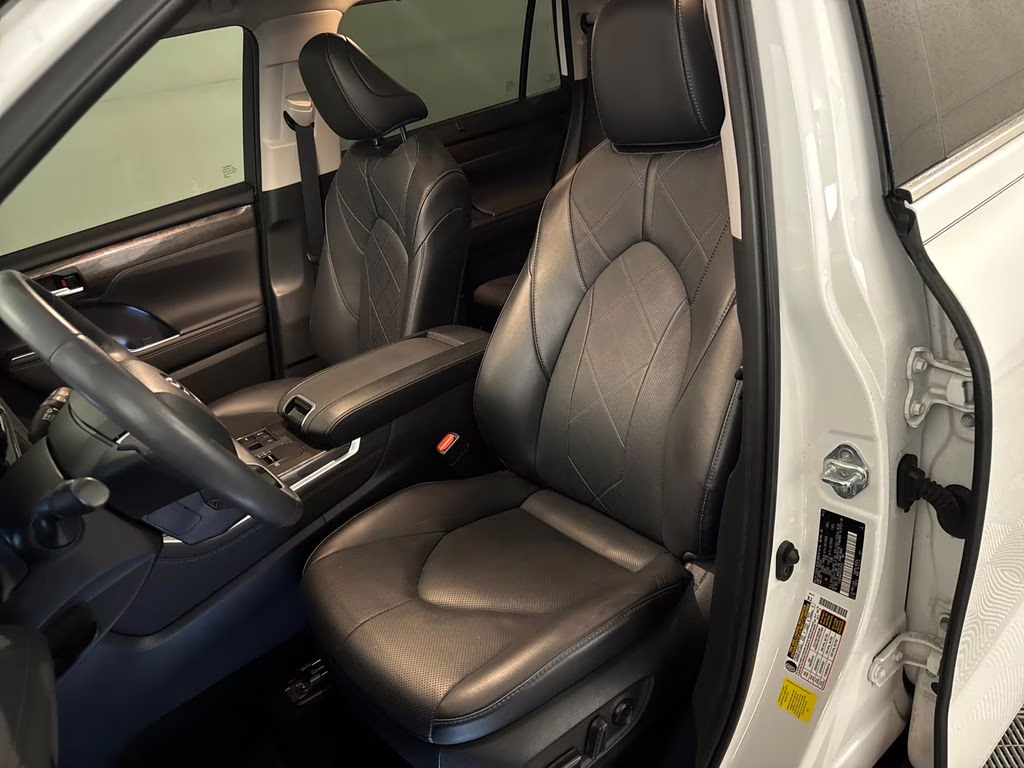 2023 Wind Chill Pearl Toyota Highlander Platinum FWD SUV