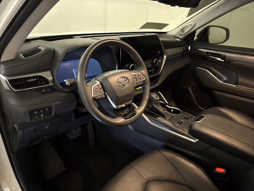 2023 Wind Chill Pearl Toyota Highlander Platinum FWD SUV