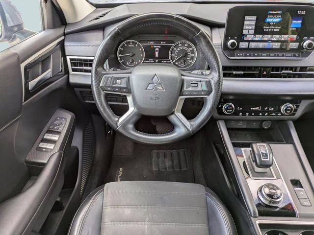 2024 Mercury Gray Metallic Mitsubishi Outlander SE AWD SUV