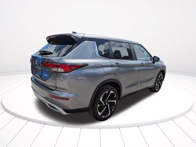 2024 Mercury Gray Metallic Mitsubishi Outlander SE AWD SUV