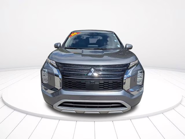 2024 Mercury Gray Metallic Mitsubishi Outlander SE AWD SUV
