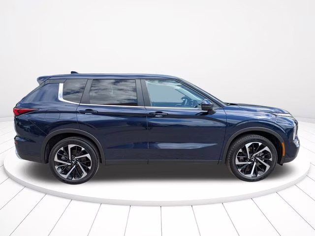 2024 Cosmic Blue Metallic Mitsubishi Outlander SE AWD SUV