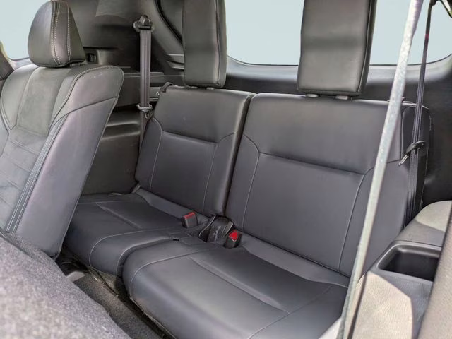 2024 Mercury Gray Metallic Mitsubishi Outlander SE AWD SUV