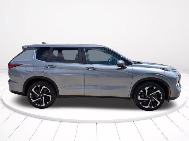 2024 Mercury Gray Metallic Mitsubishi Outlander SE AWD SUV