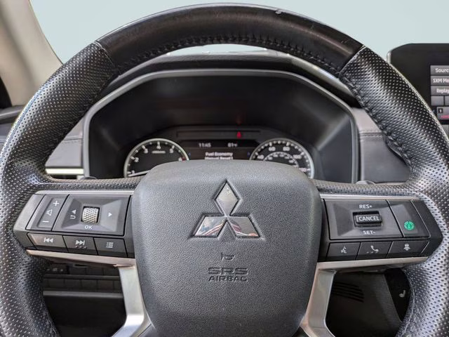 2024 Mercury Gray Metallic Mitsubishi Outlander SE AWD SUV