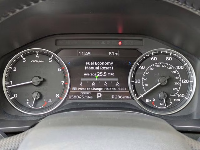 2024 Mercury Gray Metallic Mitsubishi Outlander SE AWD SUV