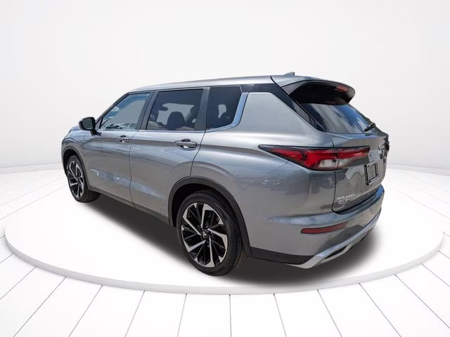 2024 Mercury Gray Metallic Mitsubishi Outlander SE AWD SUV