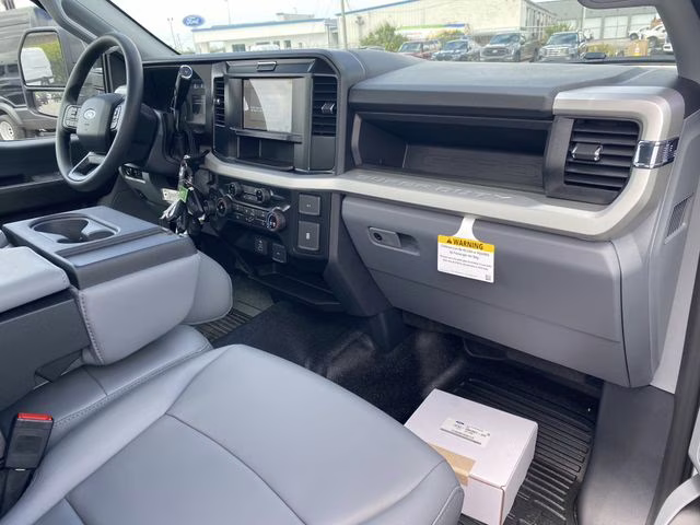 2026 Oxford White Ford Super Duty F-350 DRW XL 4X4 Chassis