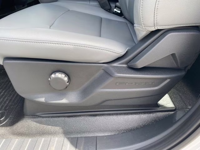 2026 Oxford White Ford Super Duty F-350 DRW XL 4X4 Chassis