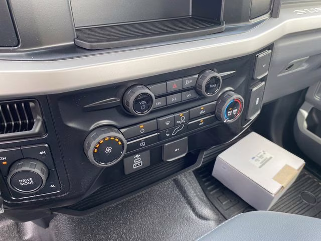 2026 Oxford White Ford Super Duty F-350 DRW XL 4X4 Chassis