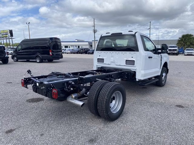 2026 Oxford White Ford Super Duty F-350 DRW XL 4X4 Chassis